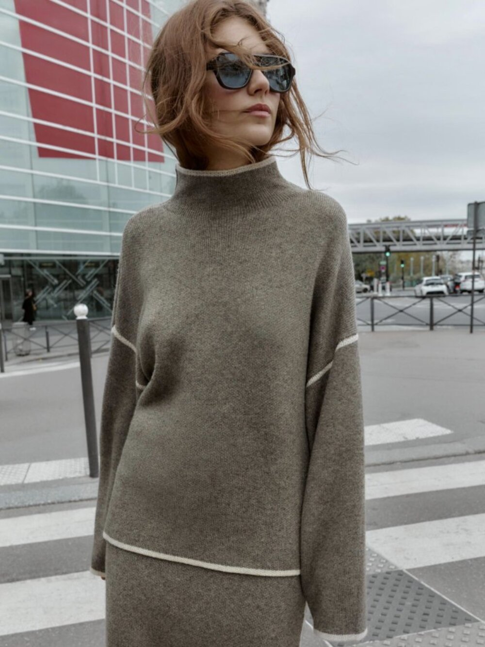 CONTRAST PIPING KNIT SWEATER